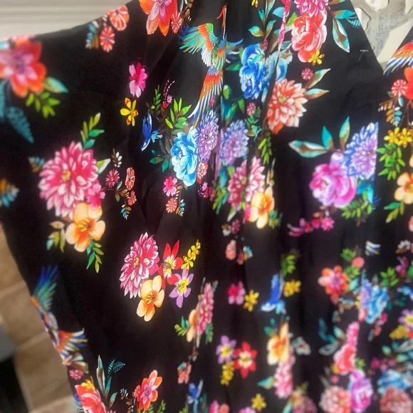 NWT JOHNNY WAS sognatore nero high low kaftan cover up in nero multi floral s/m - Picture 4 of 10
